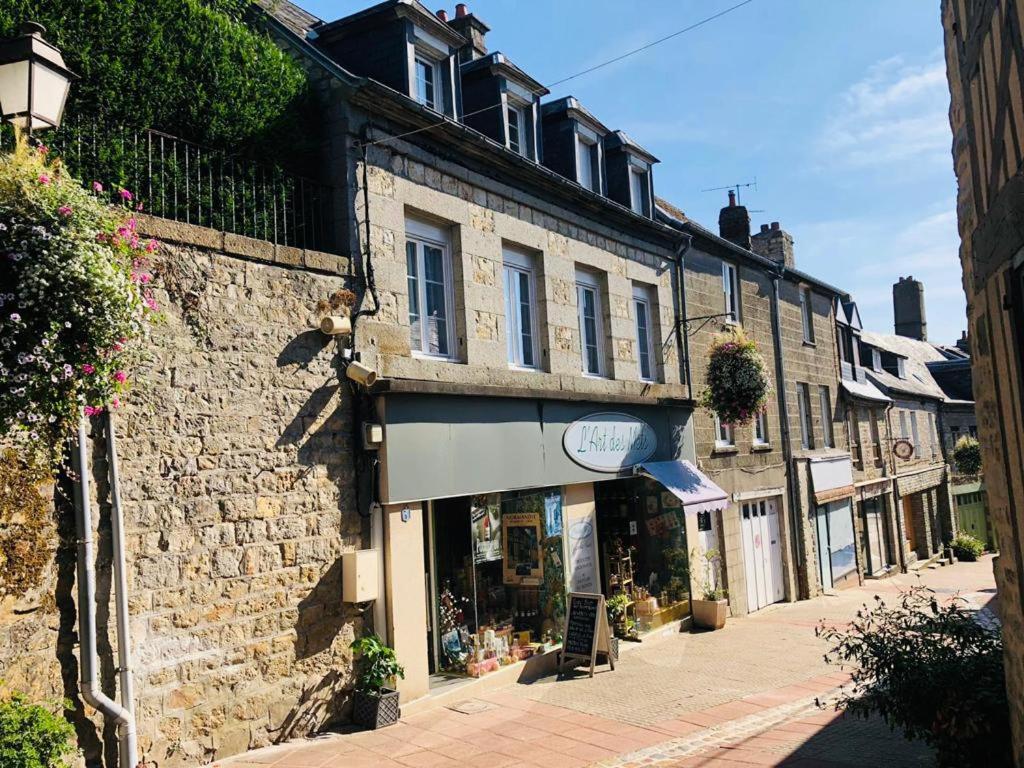 A La Maison - Hebergement De Luxe Domfront  Exteriér fotografie